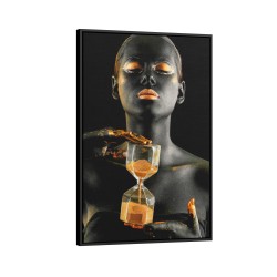 Quadro decorativo modelo segurando ampulheta