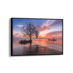 Quadro decorativo barco e árvore ao por do sol no lago Quadro decorativo barco e árvore ao por do sol no lago