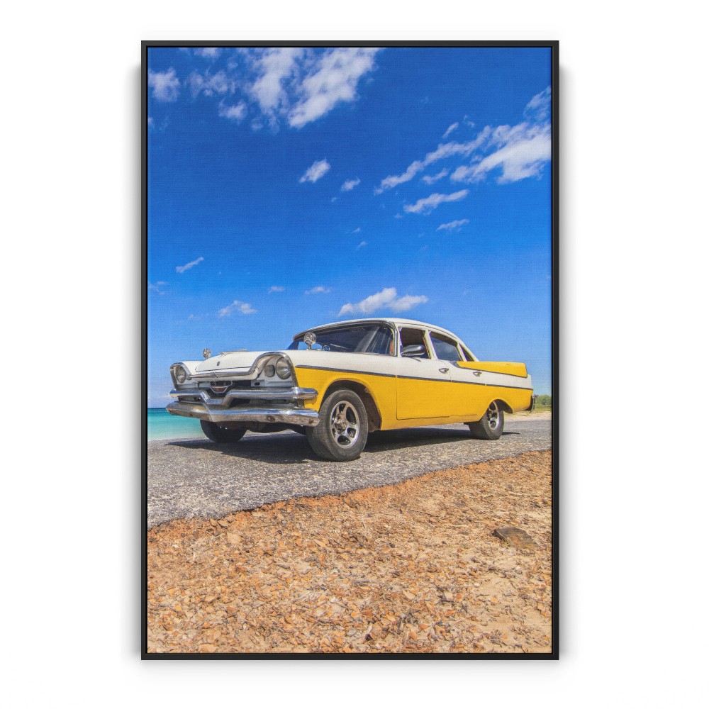 Quadro decorativo Carro amarelo antigo na praia